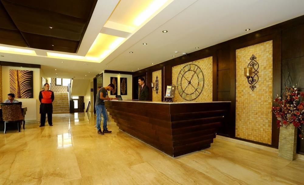 Hotel Pine Spring Wazir Bagh Srīnagar Zewnętrze zdjęcie