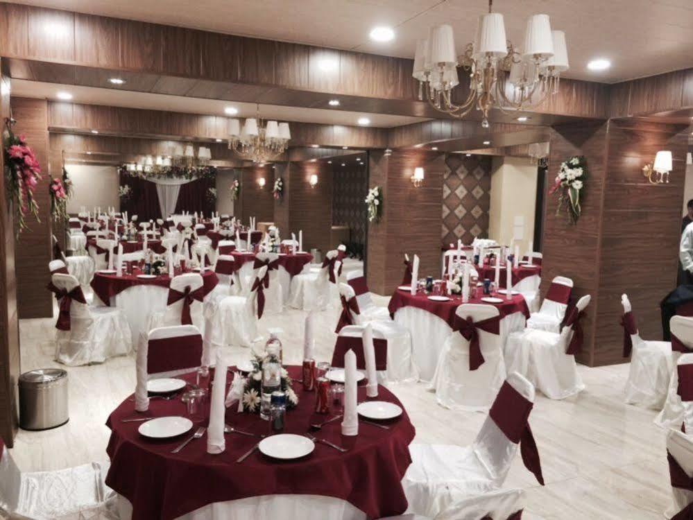 Hotel Pine Spring Wazir Bagh Srīnagar Zewnętrze zdjęcie