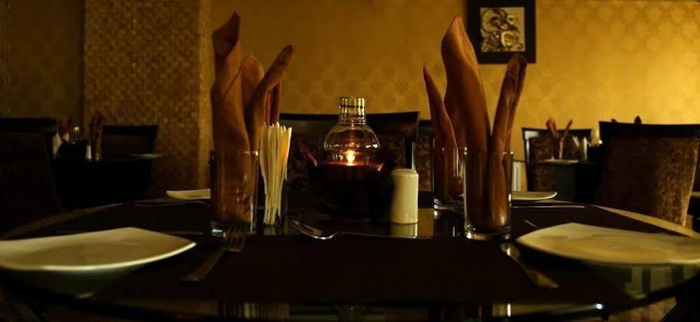 Hotel Pine Spring Wazir Bagh Srīnagar Zewnętrze zdjęcie