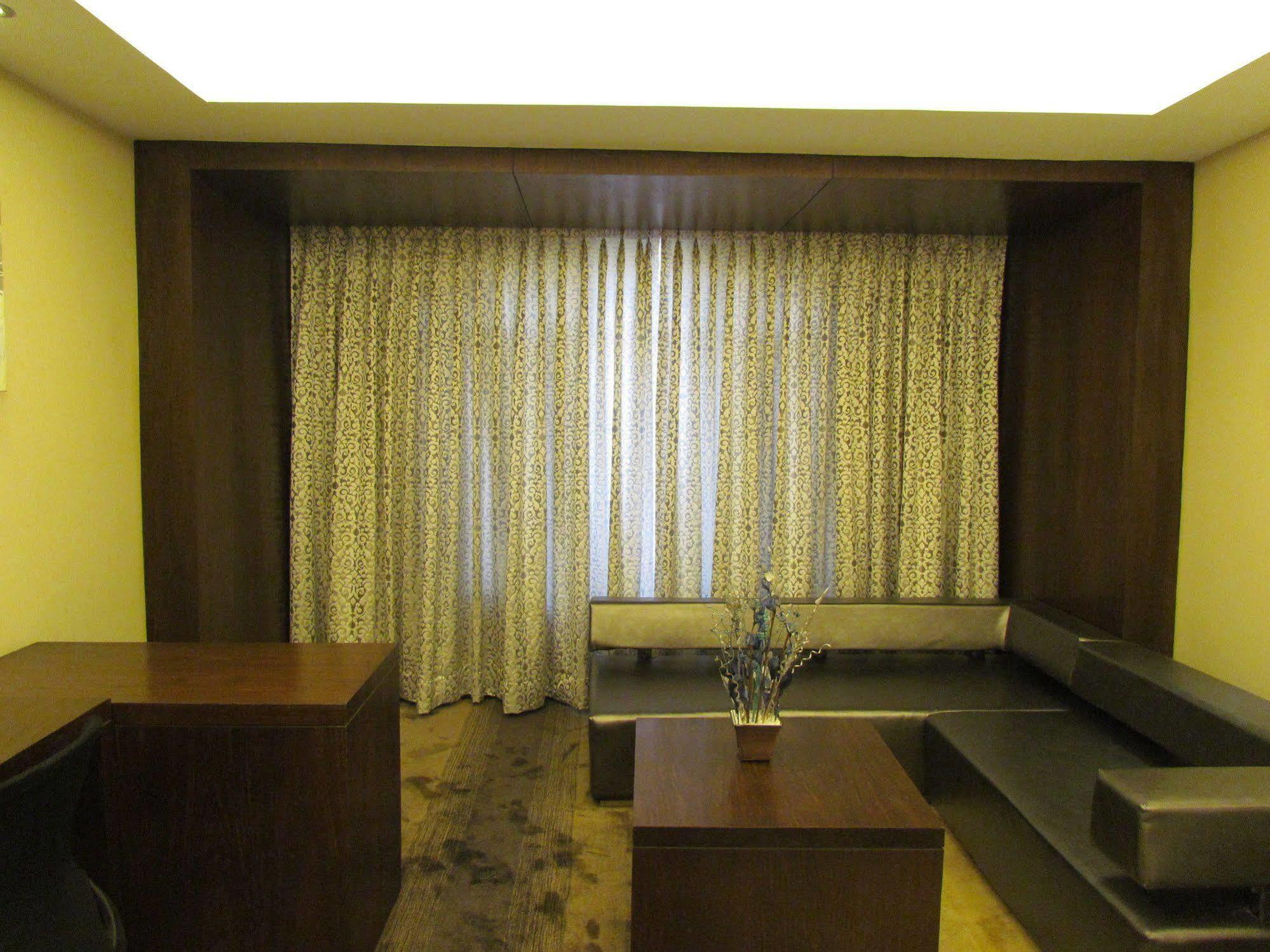 Hotel Pine Spring Wazir Bagh Srīnagar Zewnętrze zdjęcie