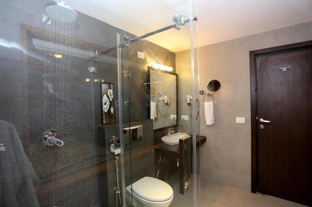 Hotel Pine Spring Wazir Bagh Srīnagar Zewnętrze zdjęcie