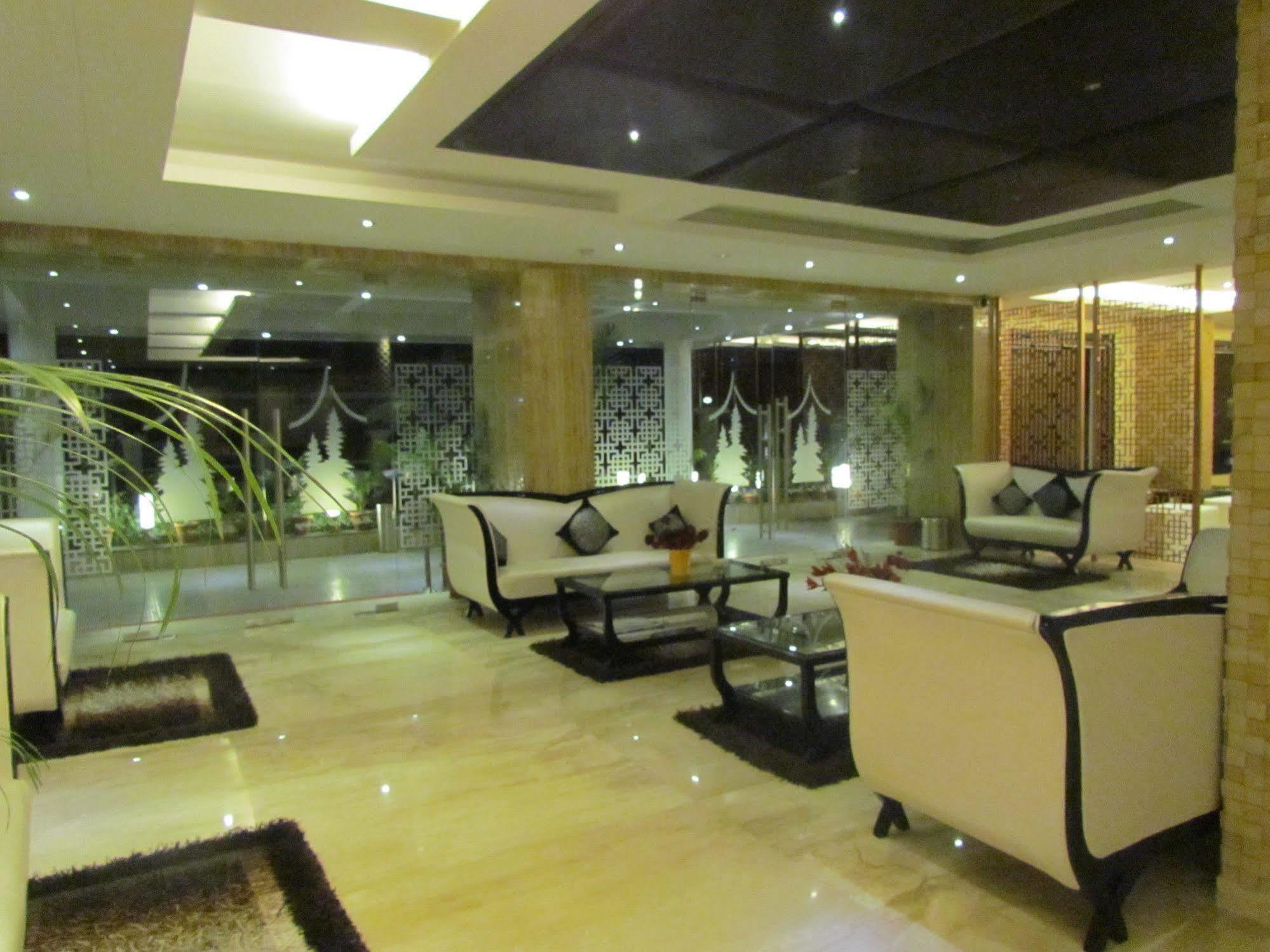 Hotel Pine Spring Wazir Bagh Srīnagar Zewnętrze zdjęcie