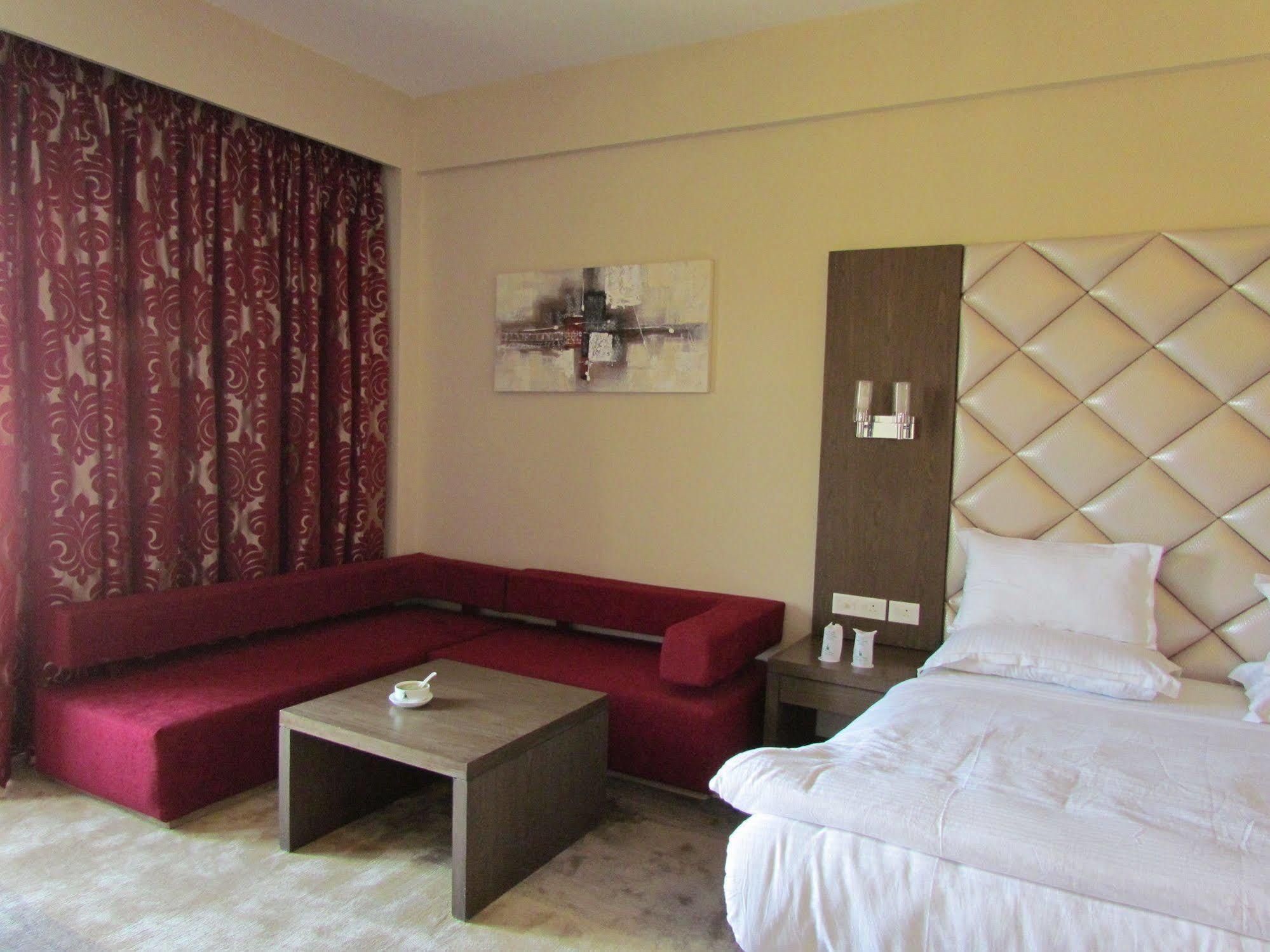 Hotel Pine Spring Wazir Bagh Srīnagar Zewnętrze zdjęcie