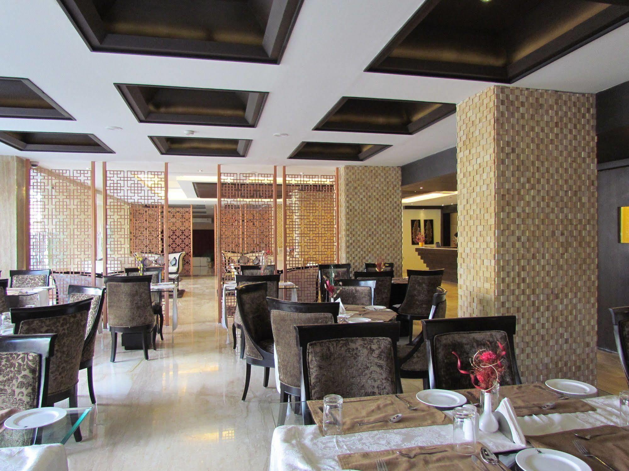Hotel Pine Spring Wazir Bagh Srīnagar Zewnętrze zdjęcie