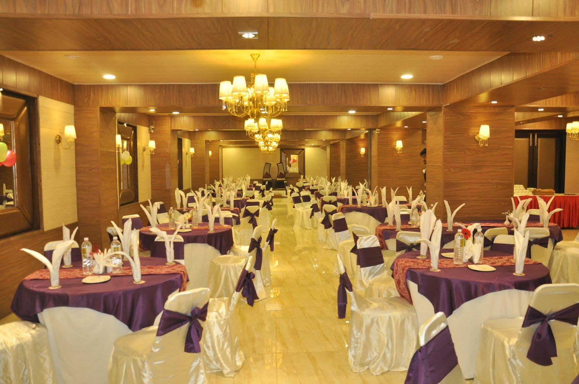 Hotel Pine Spring Wazir Bagh Srīnagar Zewnętrze zdjęcie