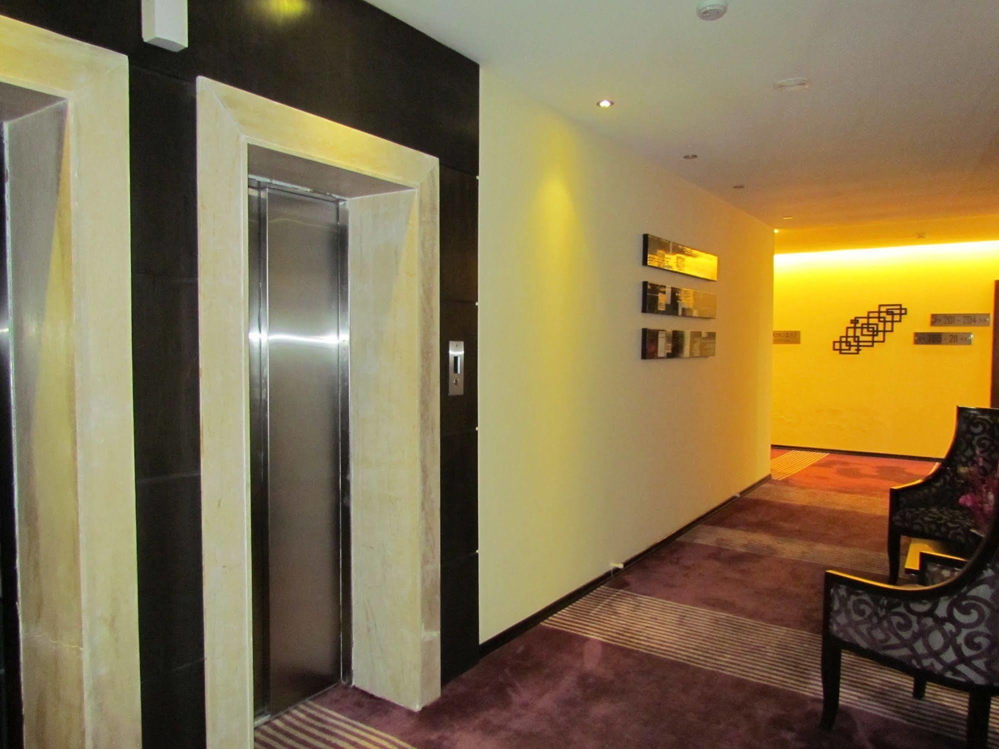 Hotel Pine Spring Wazir Bagh Srīnagar Zewnętrze zdjęcie