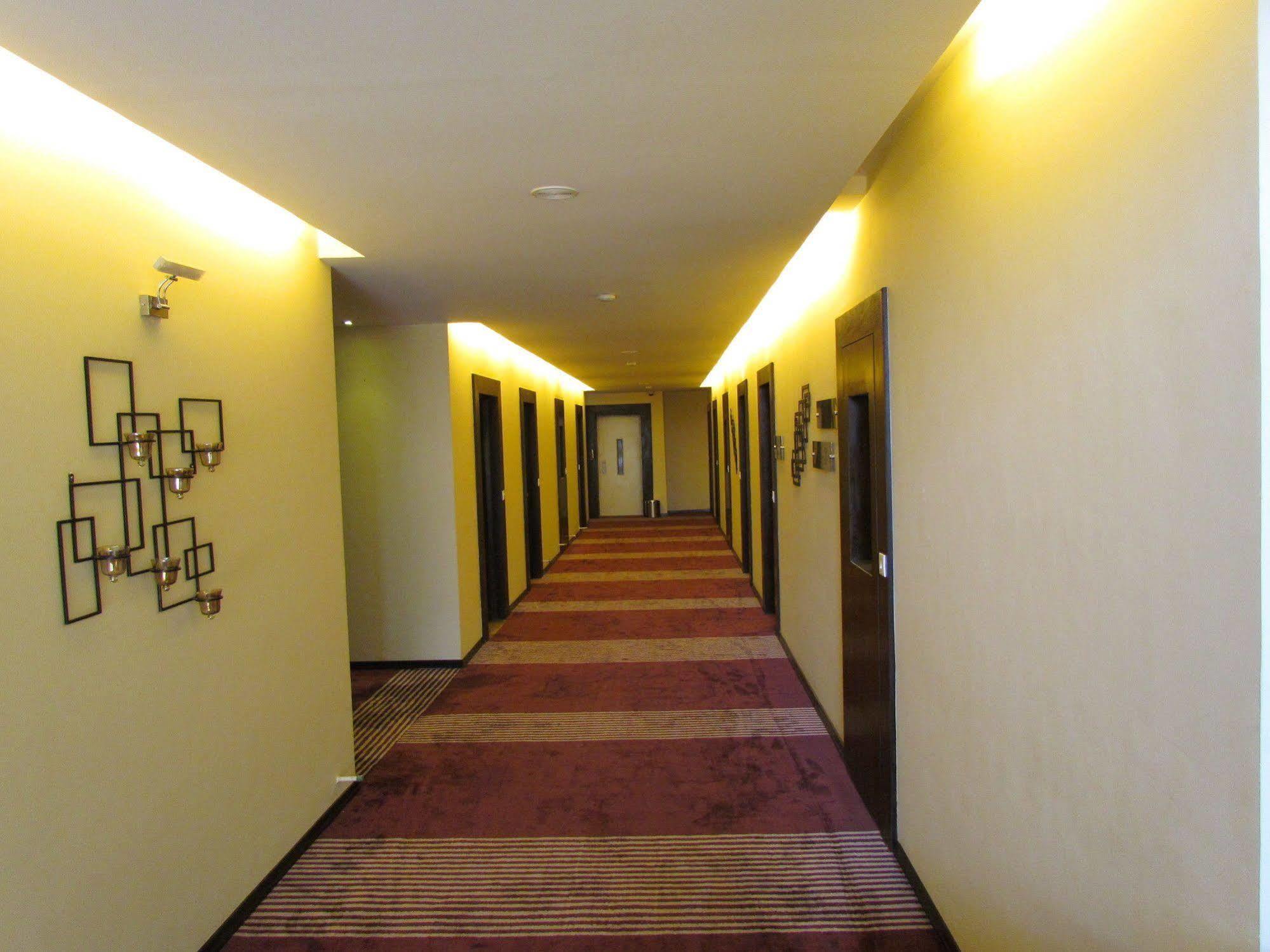 Hotel Pine Spring Wazir Bagh Srīnagar Zewnętrze zdjęcie
