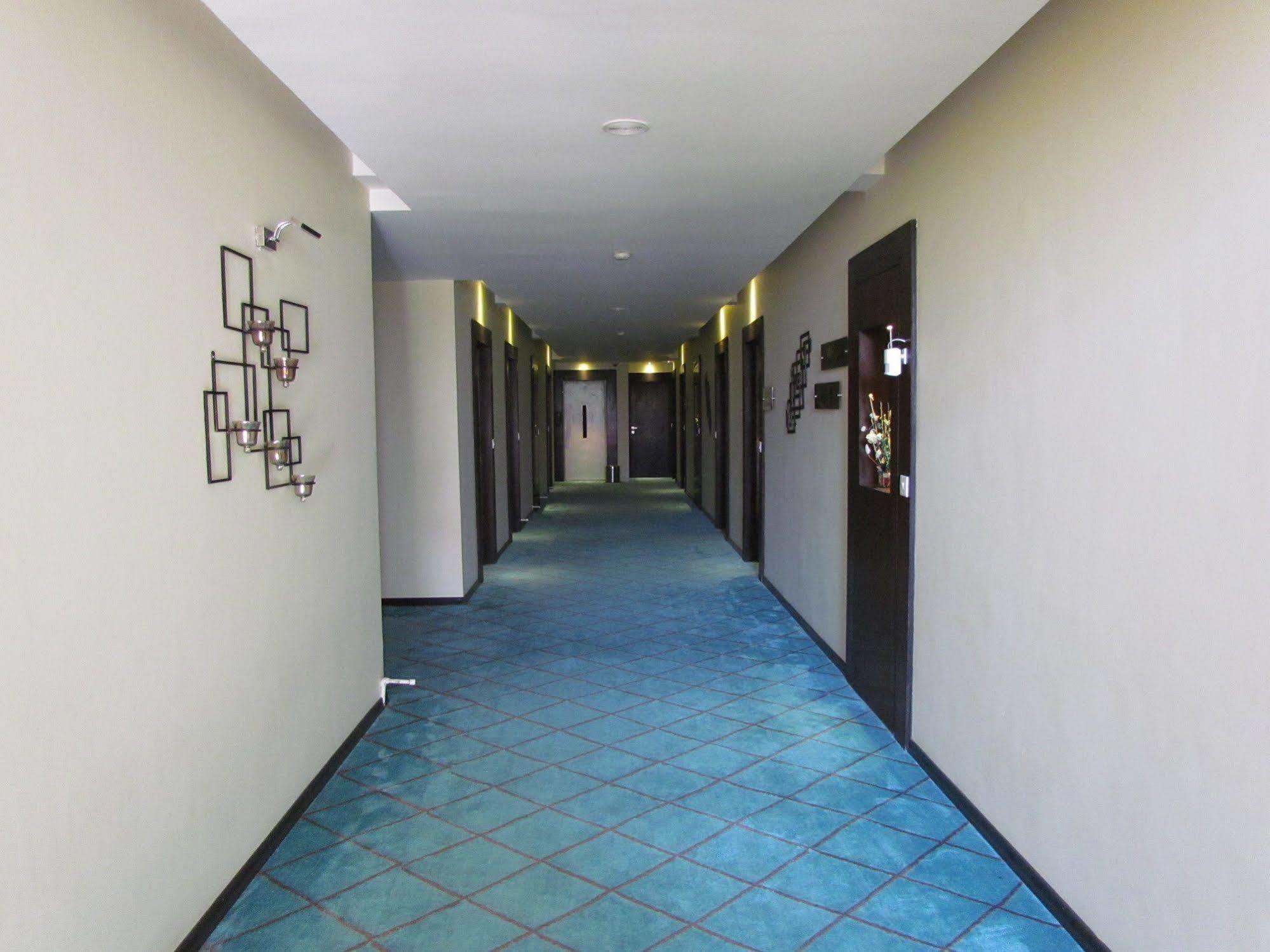 Hotel Pine Spring Wazir Bagh Srīnagar Zewnętrze zdjęcie