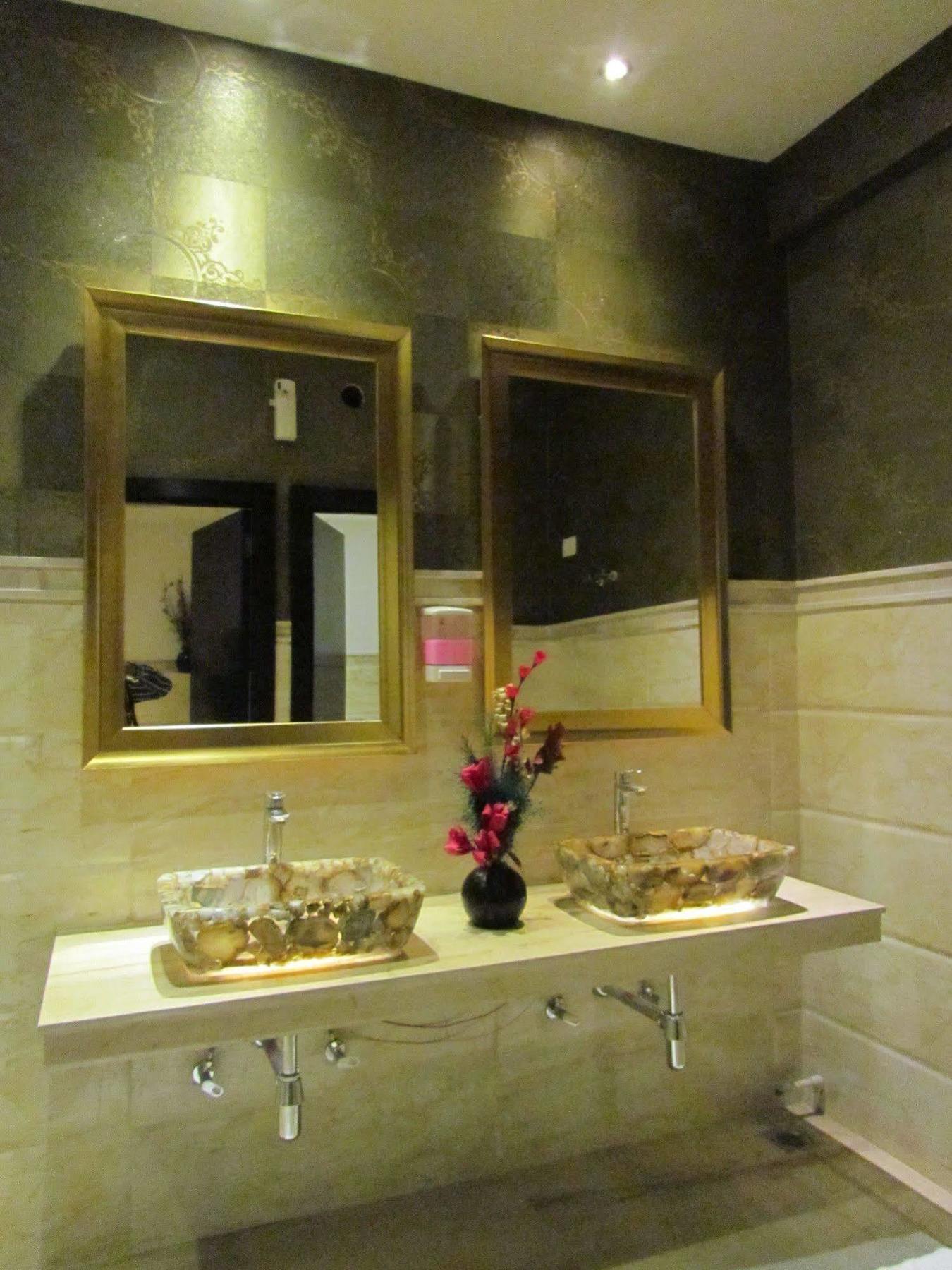 Hotel Pine Spring Wazir Bagh Srīnagar Zewnętrze zdjęcie