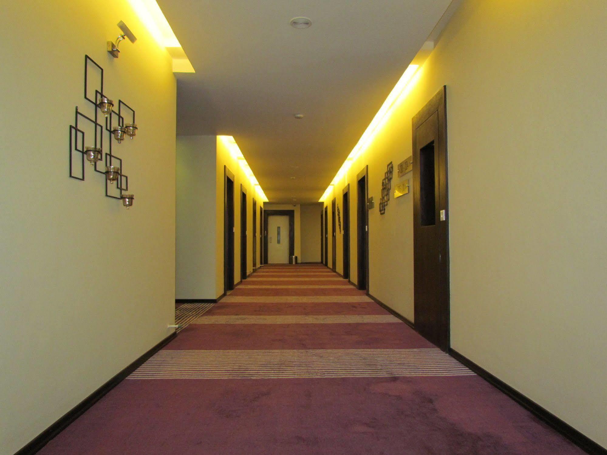 Hotel Pine Spring Wazir Bagh Srīnagar Zewnętrze zdjęcie